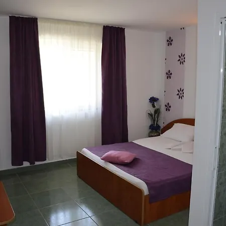 Pensiune Casa Delia *